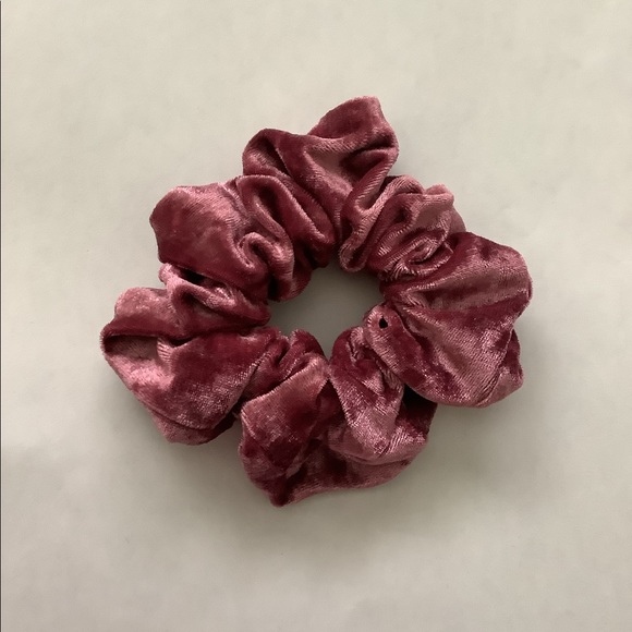 Soft velvet scrunchies - Picture 1 of 16